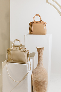 Ženska torba sa kaišem za nošenje preko tela Tiffany Production
