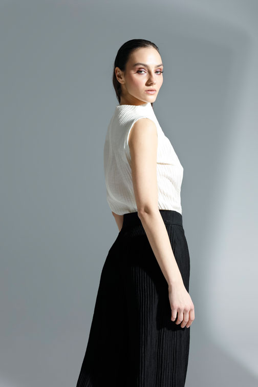 Široke pantalone sa plisiranim efektom Tiffany Production