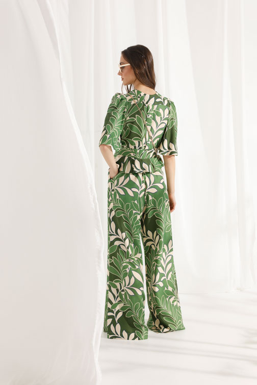 Bluza sa cvetnim dezenom i karnerom Tiffany Production