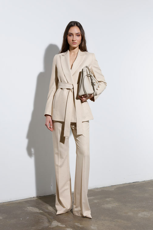 Elegantni sako sa prugama i svetlucavim detaljima Tiffany Production