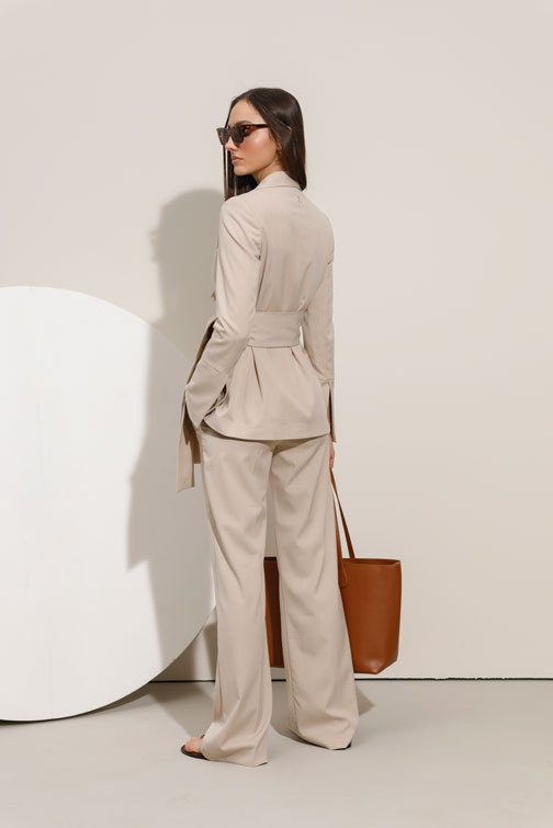 Elegantni sako sa lame prugama i pojasom Tiffany Production