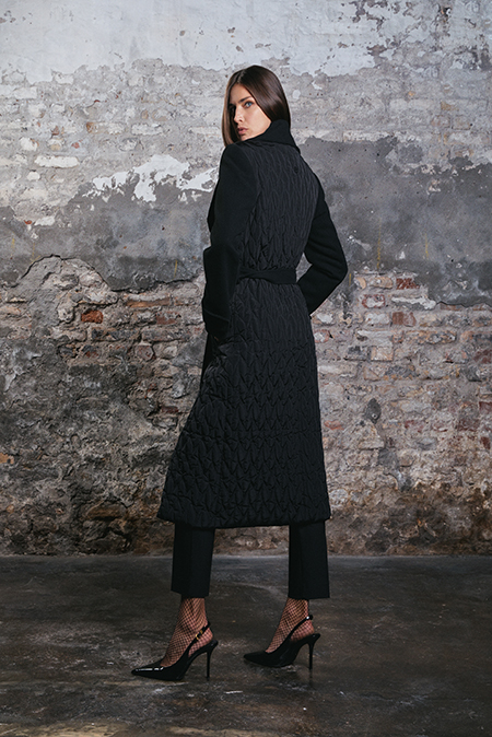 Ženska duga jakna sa pojasom i prošivenim detaljima Tiffany Production