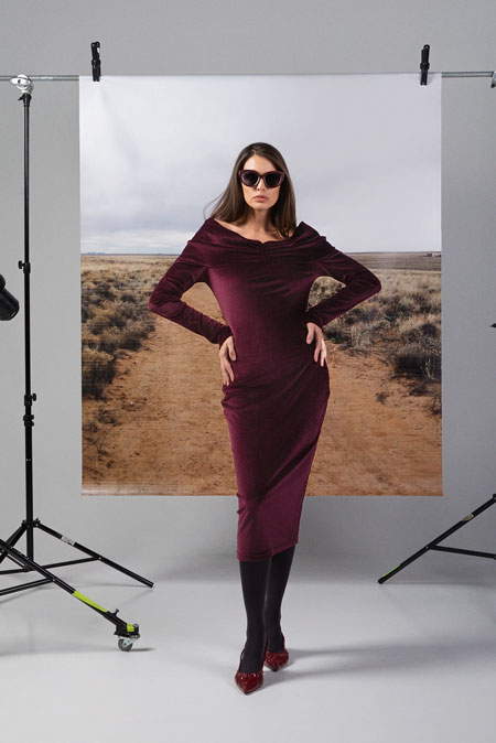 Tiffany Production Plišana midi haljina sa spuštenim ramenim