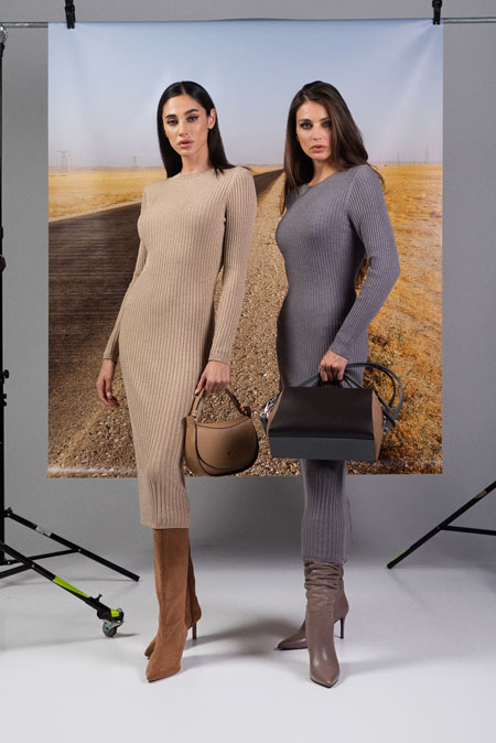 Trikotažna midi haljina dugih rukava sa okruglim izrezom Tiffany Production